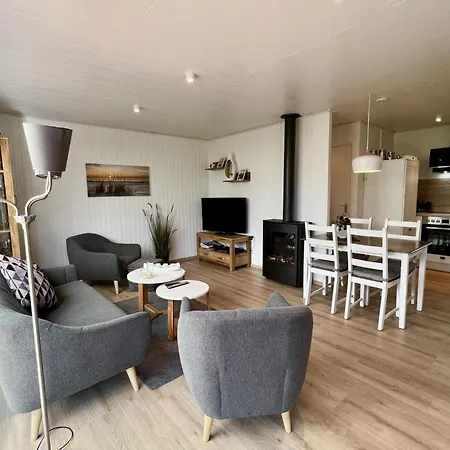 Spacious With Garden In Park Eureka