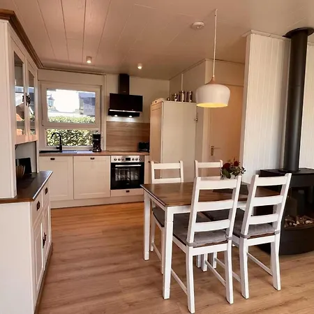 Comfortably Equipped For 4 People Vakantiehuis Sint Maartensvlotbrug